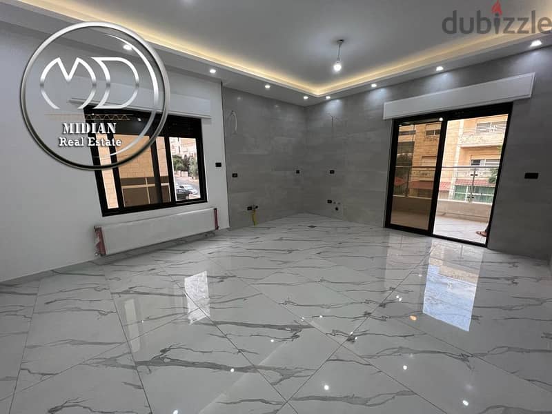 شقة دوبلكس جديدة للبيع في الجاردنز طابق اخير مع روف مساحة 180م مع تراس 4