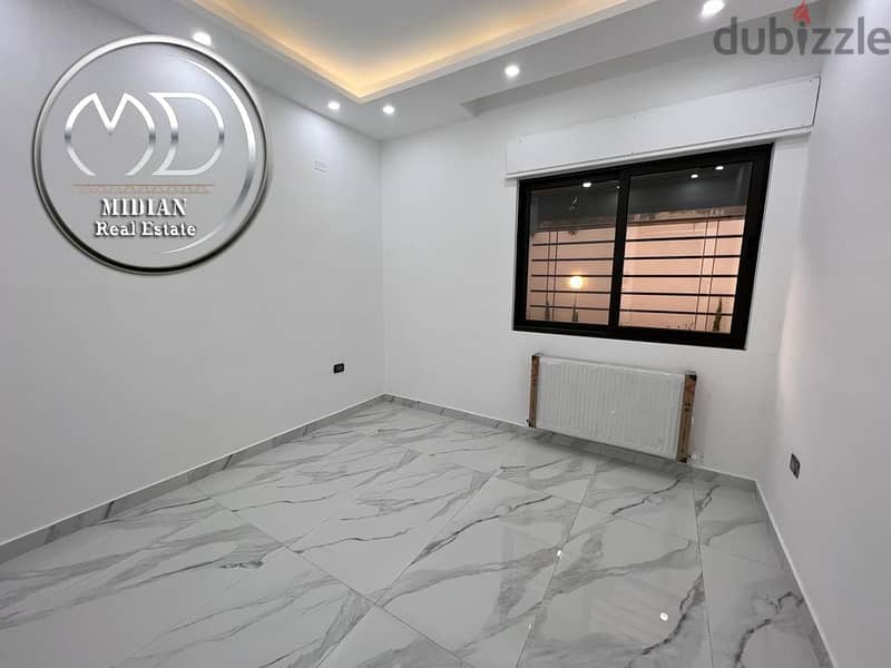 شقة دوبلكس جديدة للبيع في الجاردنز طابق اخير مع روف مساحة 180م مع تراس 10