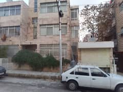 عمارة مكونة من (7) شقق سكنية ومحل مرخص للبيع في جبل الحسين