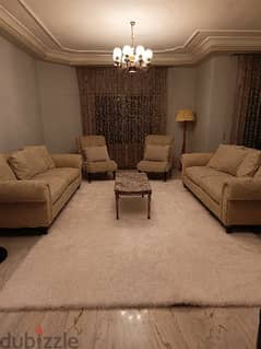 A luxurious 200 sqm furnished apartment for annual or monthly rent. 0