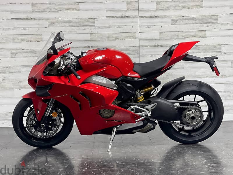 2018 Ducati panigale V4  (+971561943867) 1