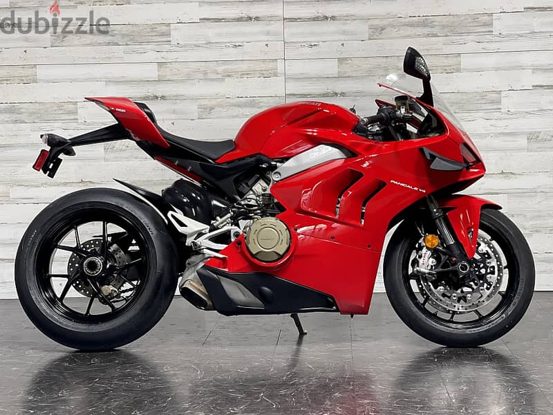 2018 Ducati panigale V4  (+971561943867) 2