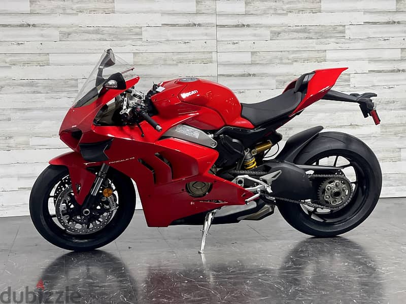 2018 Ducati panigale V4  (+971561943867) 3