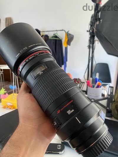 عدسة احترافية للبيع - Canon EF 180mm f/3.5L Macro USM بحالة ممتازة!