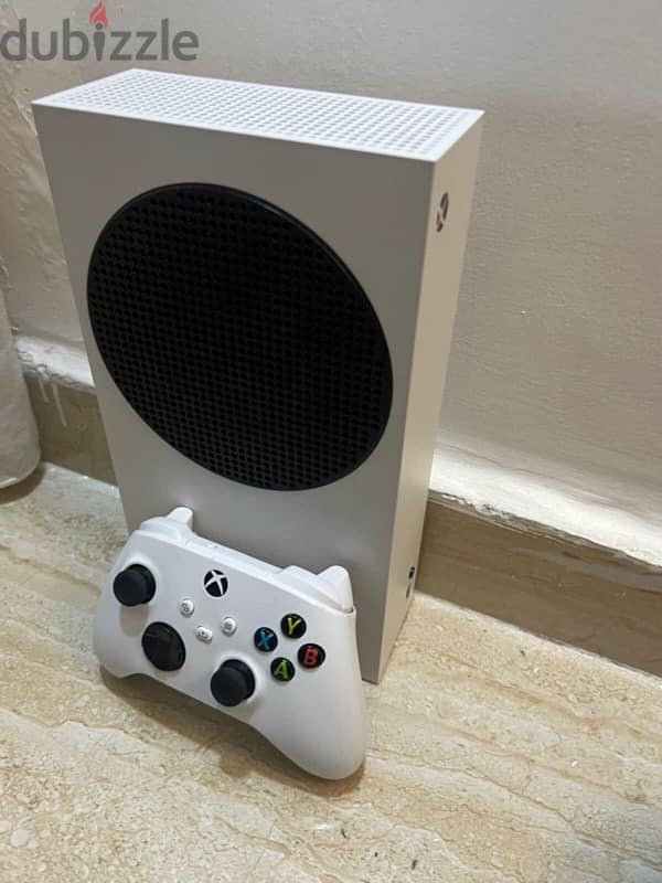 xbox series s بحالة ممتازة جدااااااااااااااااا 3