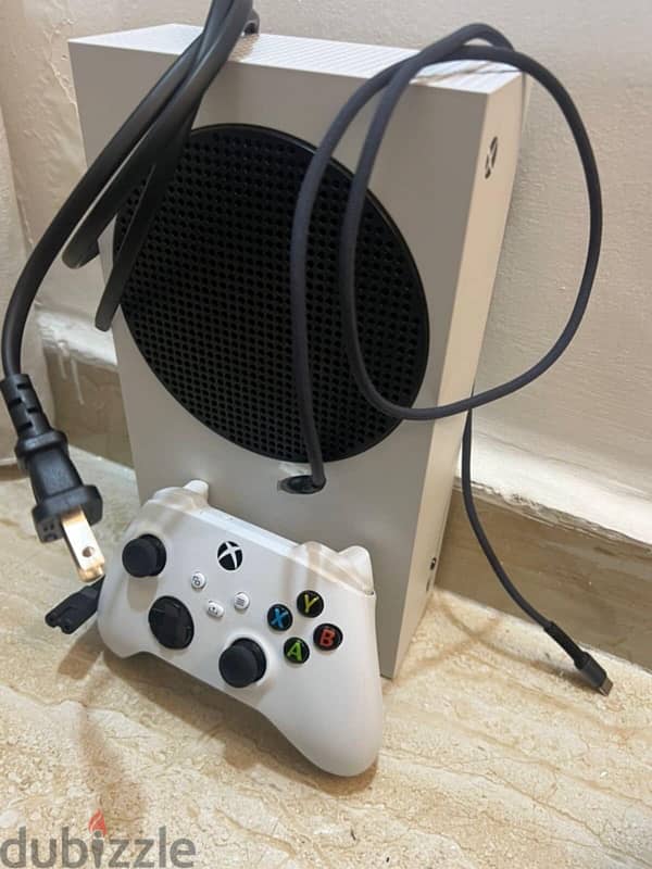 xbox series s بحالة ممتازة جدااااااااااااااااا 5