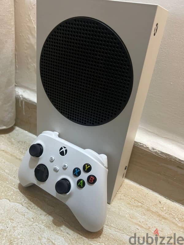 xbox series s بحالة ممتازة جدااااااااااااااااا 13