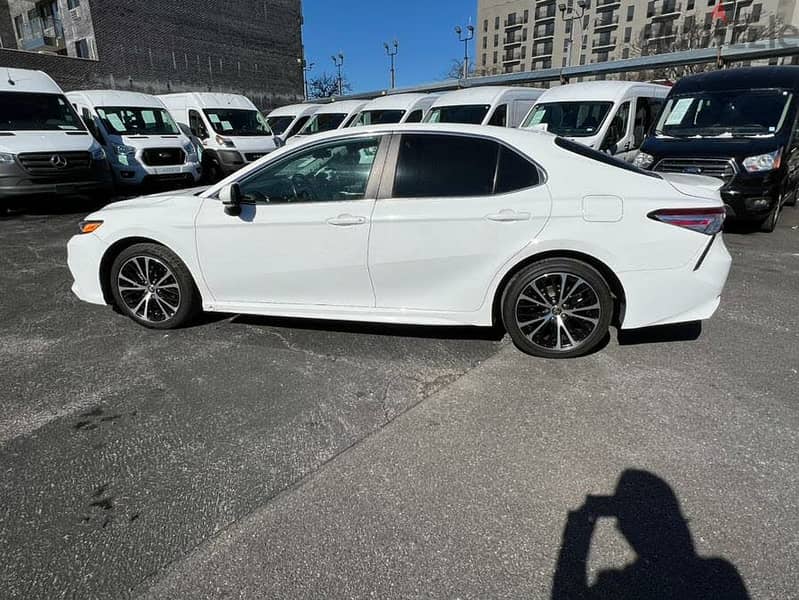 2020 Toyota Camry SE FWD (+971561943867) 3