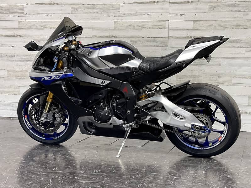 2017 Yamaha YZF R1M (+971561943867) 0