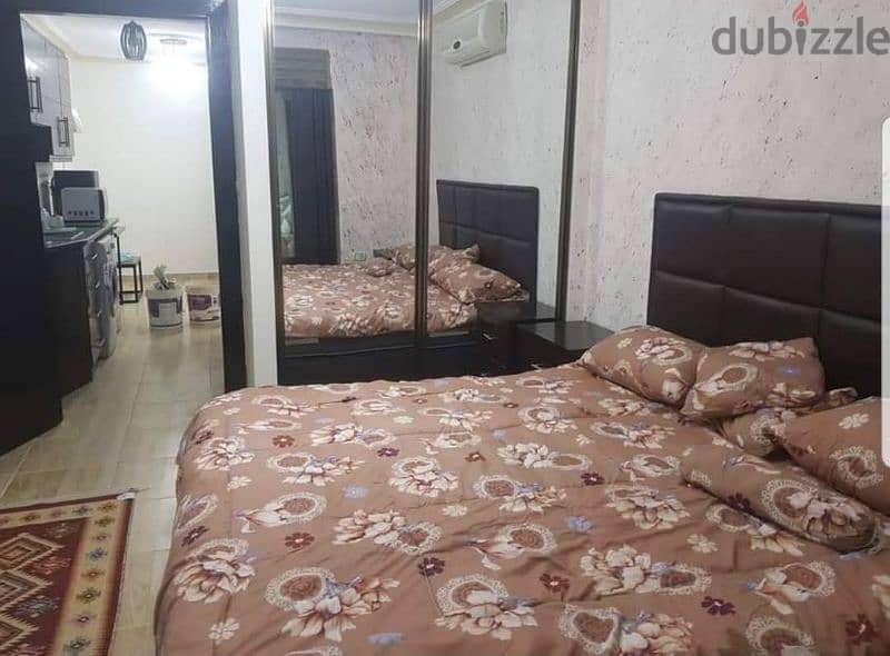 استديو مفروش غرفتين وصالة وحديقة للايجار 1