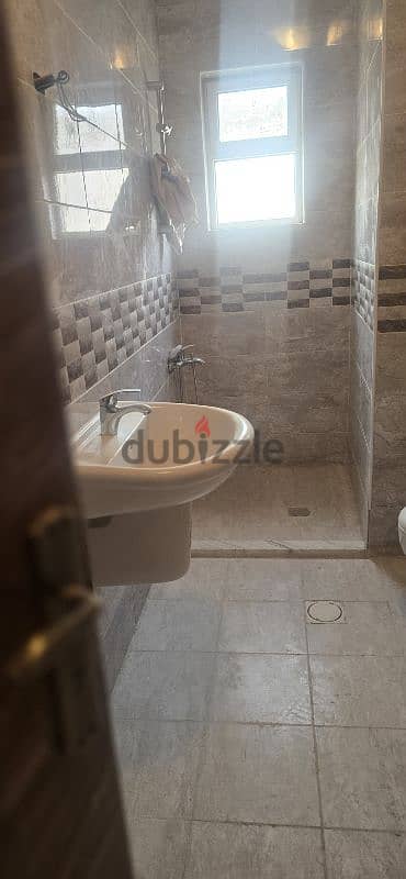 جبل الحسين شقه للبيع ط اول مساحه 127م 10