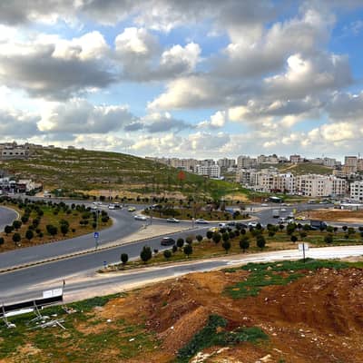 ثالث مع روف في ابو علندا قرب دوار البنزين تشطيب حديث