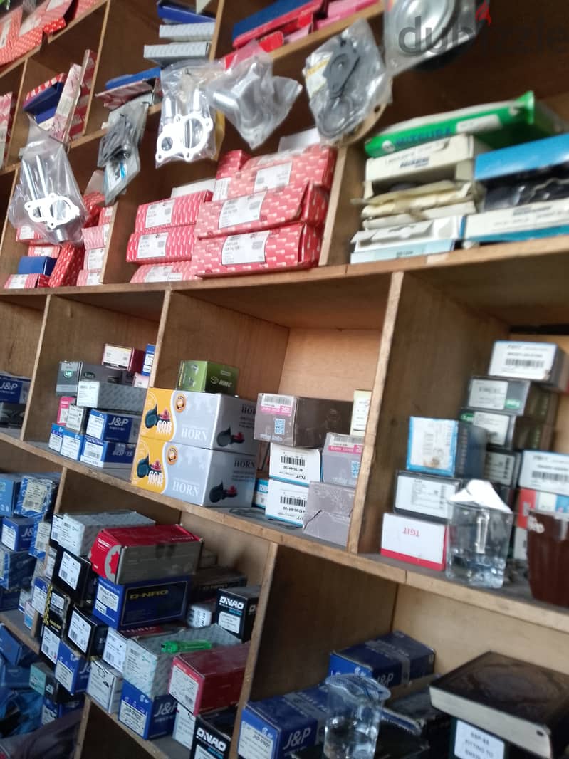 محل قطع غيار سيارات للبيع 4