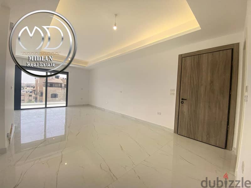 شقة دوبلكس جديدة طابق أخير مع روف للبيع ام اذينة مساحة 225م مع تراسات 15
