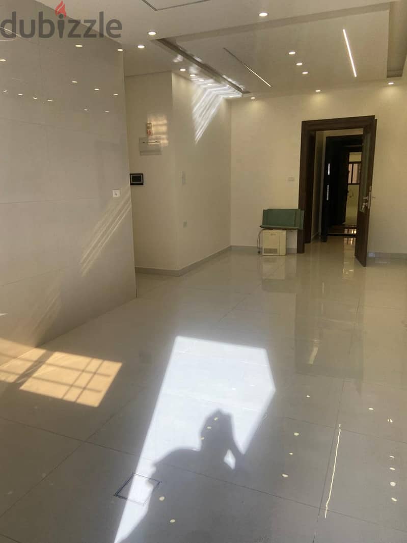 اخر شقة طابق اول في ضاحية الامير علي تشطيب فخم و اقل سعر في المنطقة 8
