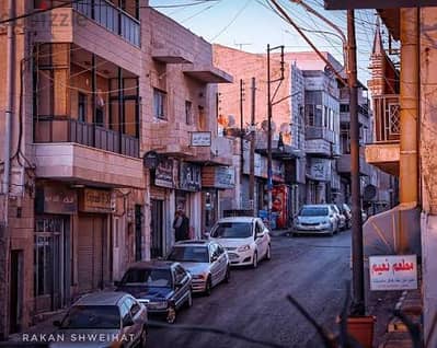 شقق طابق أرضي +  أول  للايجار في جبل الاشرفية