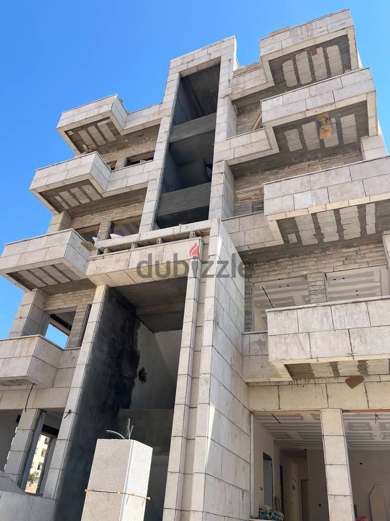 ارضية مع ترس في البنيات تحت التشطيب النهائي ب 73 الف 2