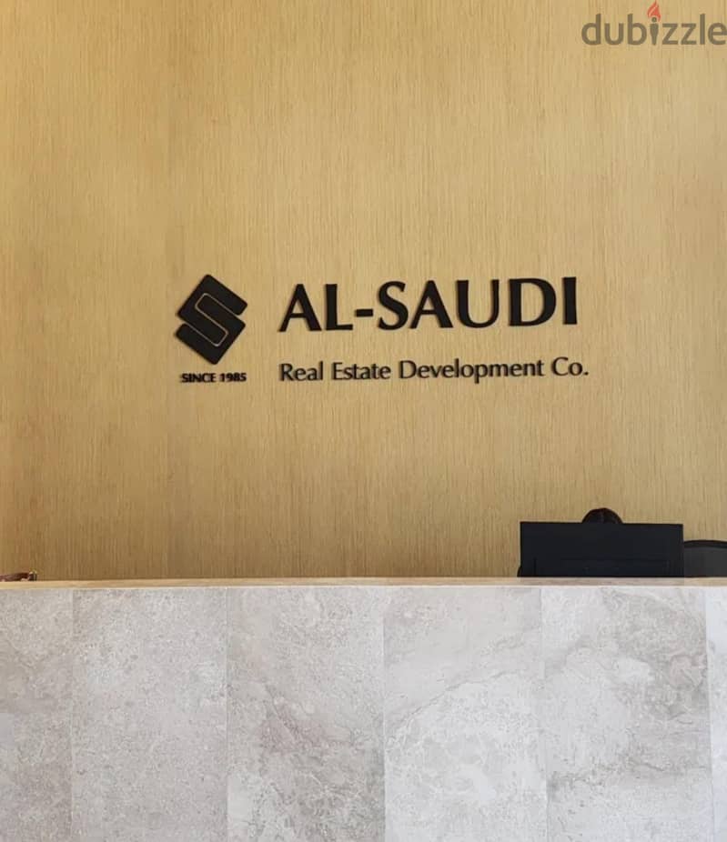 مكتب تجاري للايجار في موقع استراتيجي مع واجهة زجاجية 9