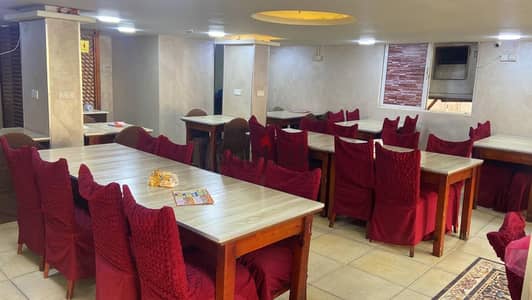 عمارة تجارية مميزة في شارع الكورنيش للبيع