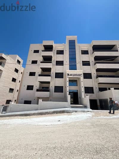 شقة للبيع بسعر منافس وموقع مميز. . . البنيات خلف جامعة البترا