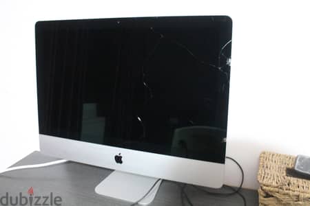 Apple iMac 21.5-inch Late 2015  بحالة جيدة