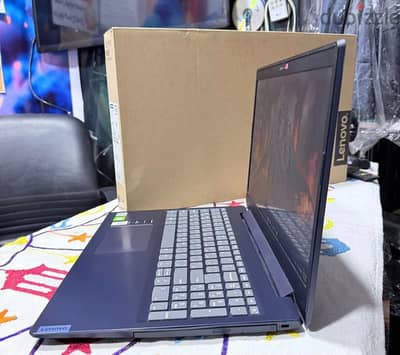 لابتوب Lenovo i7 الجيل العاشر