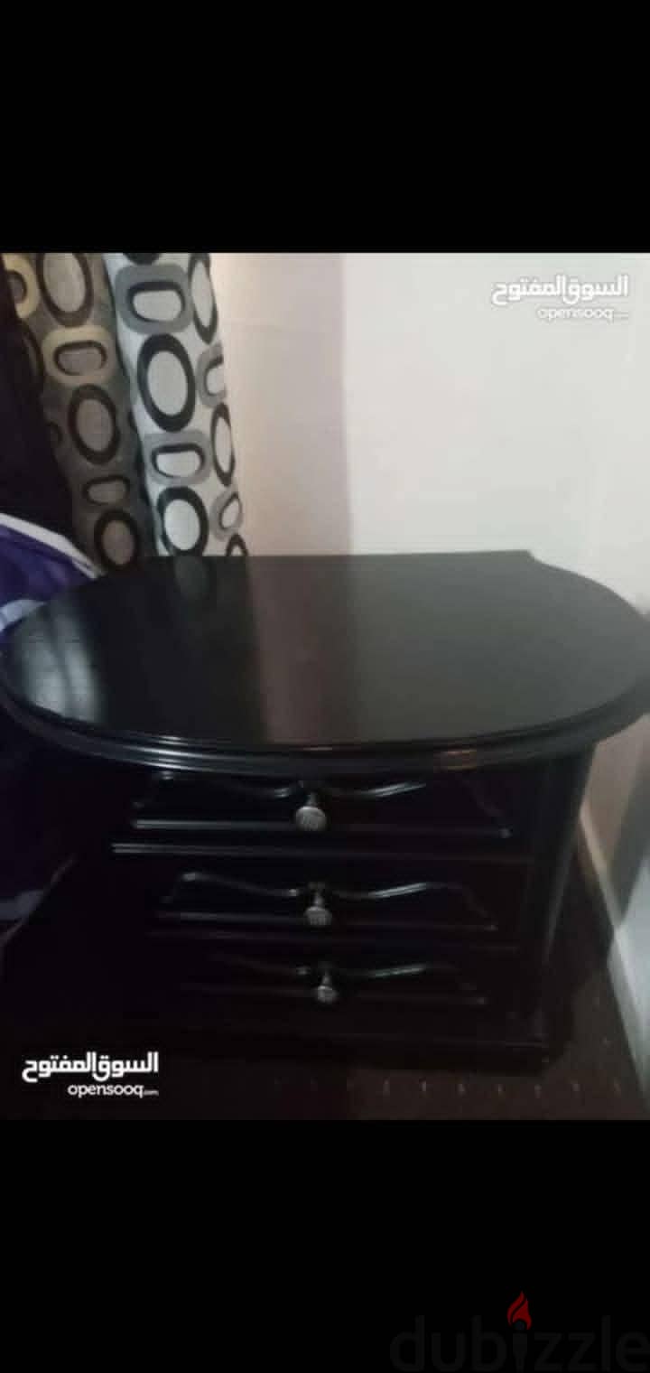 غرفة نوم كاملة للبيع مع طقم كورنر وارد امريكي وطقم طاولات وسط 3