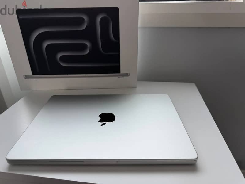 Apple MacBook Pro 14 inch M5 Pro Chip SSD 512GB Storage 16GB RAM 1