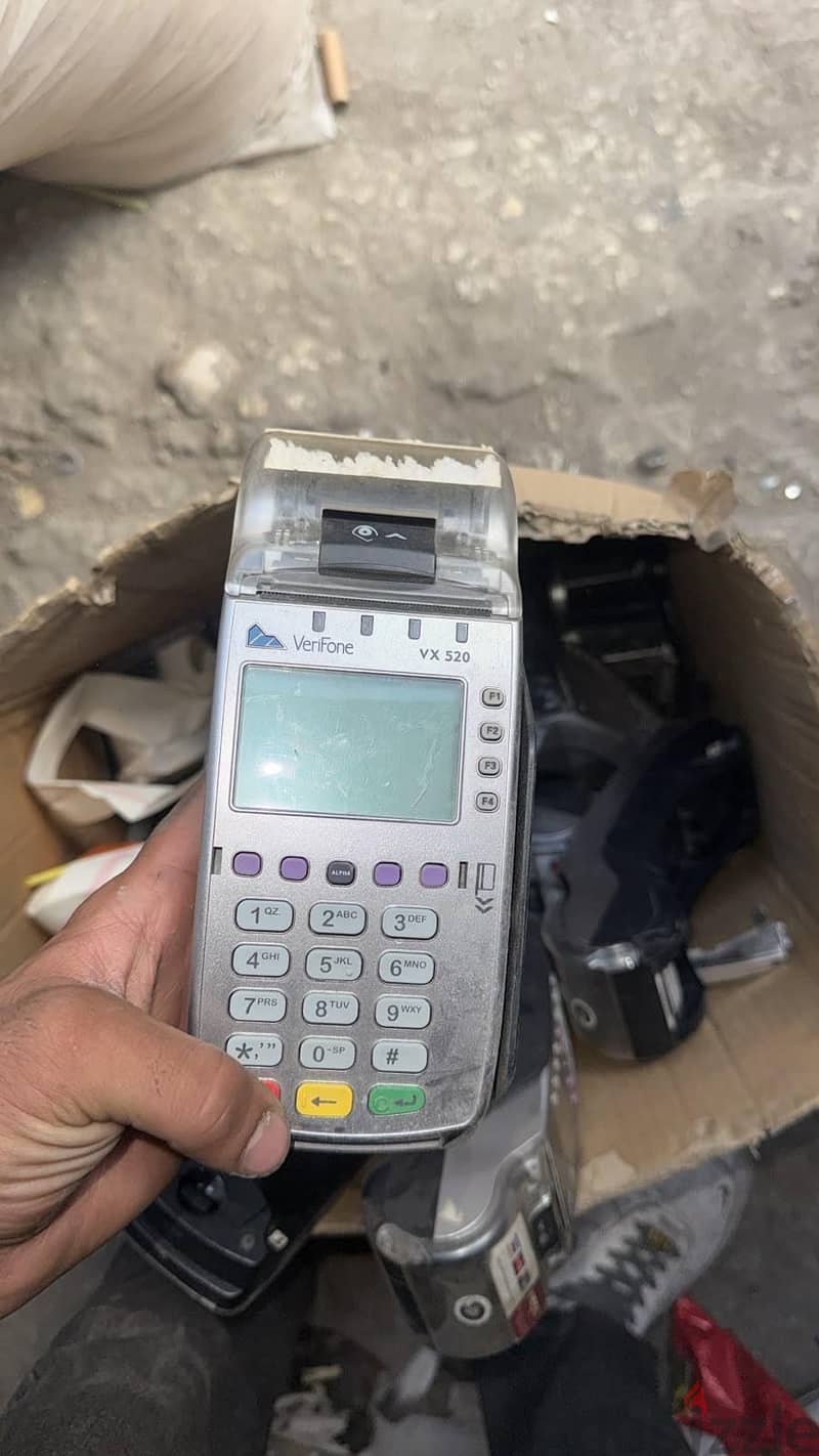 نقاط بيع ومدفوعات Verifone VX 520 مستعمل للبيع. 1