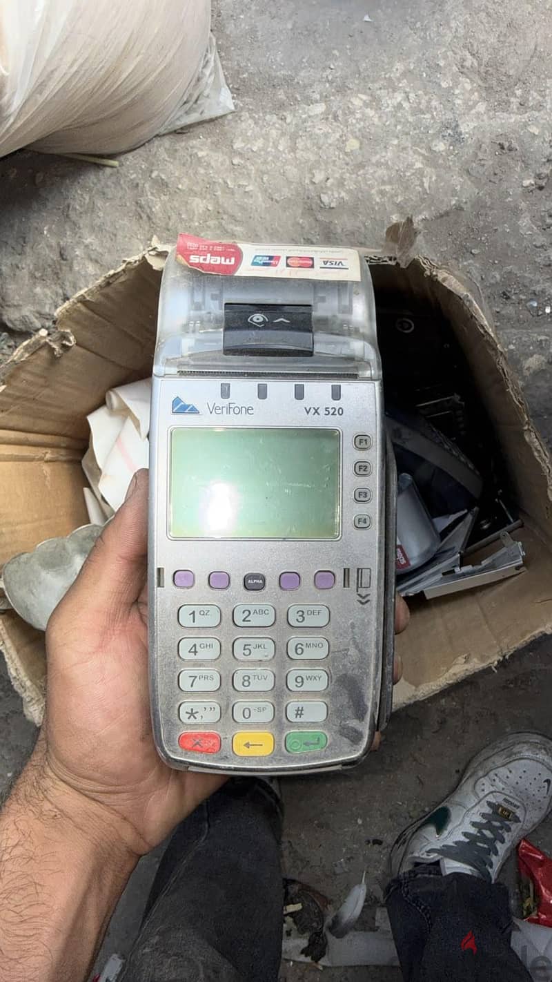 نقاط بيع ومدفوعات Verifone VX 520 مستعمل للبيع. 3