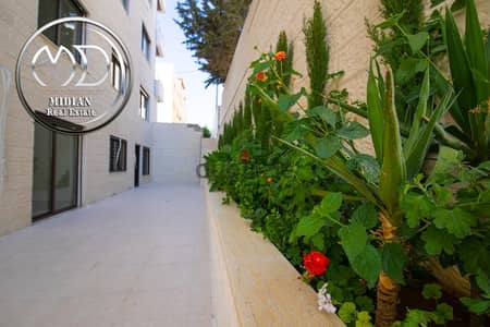 شقة شبه أرضي للبيع عبدون مساحة 200م مع تراسات و حدائق تشطيبات ديكورات