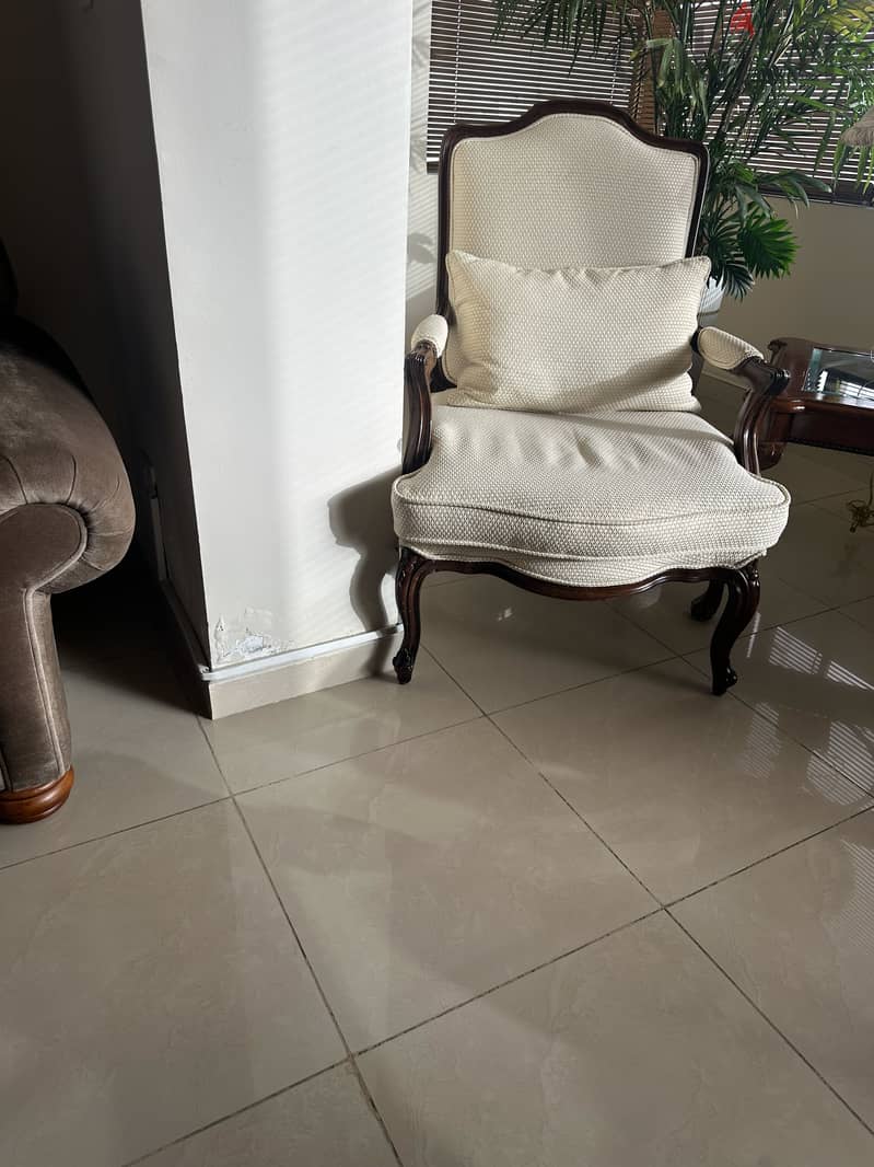 Living and guest room sets with center tables 4